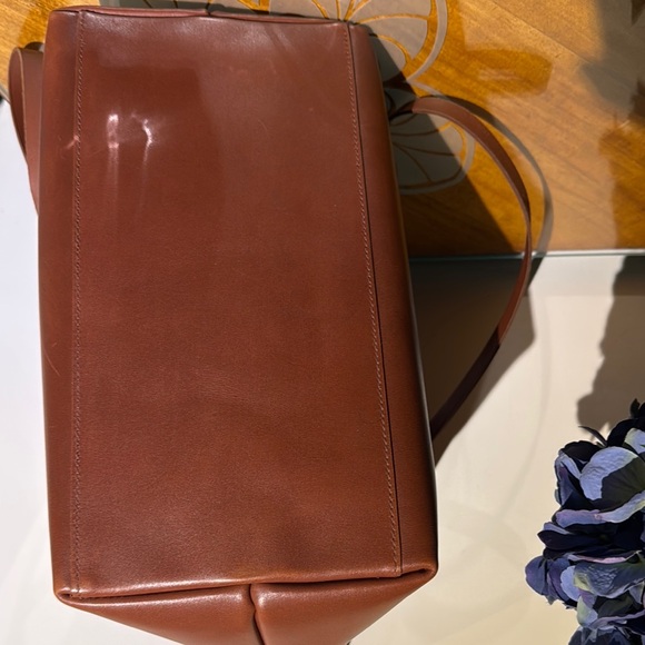 Elegant Brown Leather Tote Bag
Madewell essential tote - Picture 4 of 4